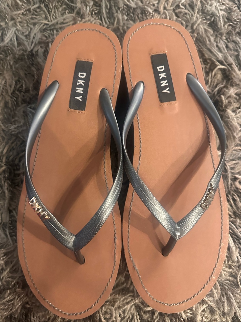 New DKNY Metallic Gray Flip Flops with Tan Footbed - Size 9